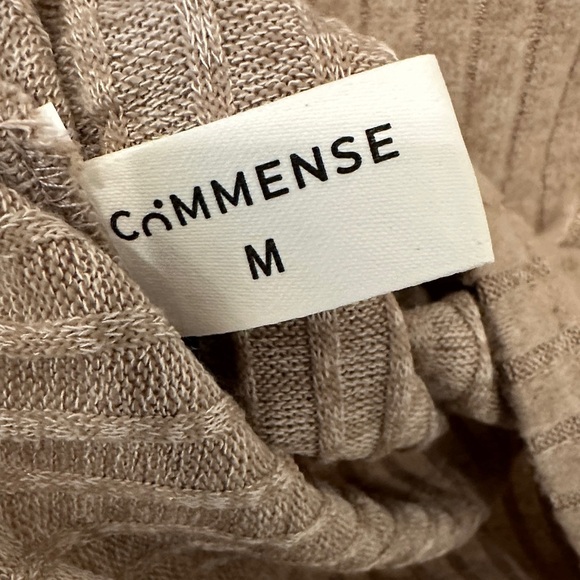 Commense Ribbed V-Neck Top - Picture 9 of 9